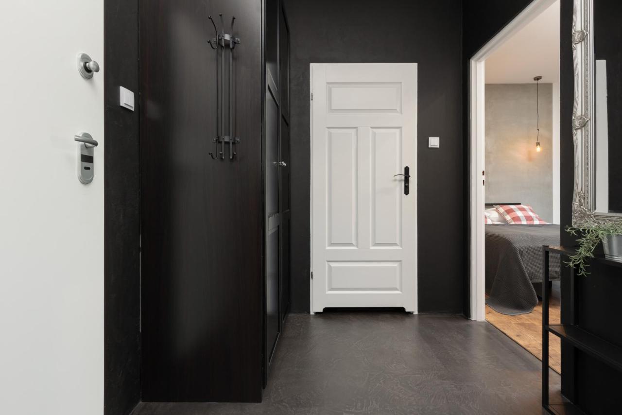 Stylish & Trendy 1 Bedroom Apartment Wola With Parking By Renters Varsovie Extérieur photo