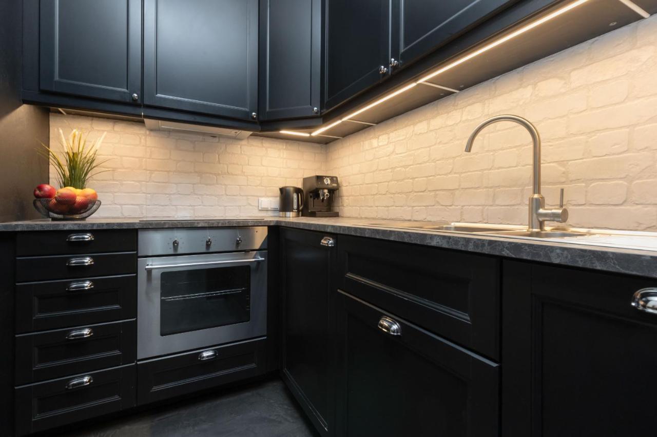 Stylish & Trendy 1 Bedroom Apartment Wola With Parking By Renters Varsovie Extérieur photo