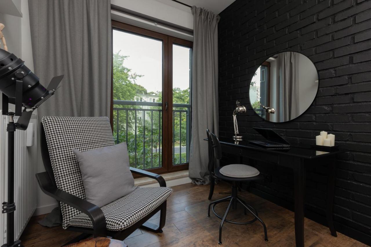 Stylish & Trendy 1 Bedroom Apartment Wola With Parking By Renters Varsovie Extérieur photo