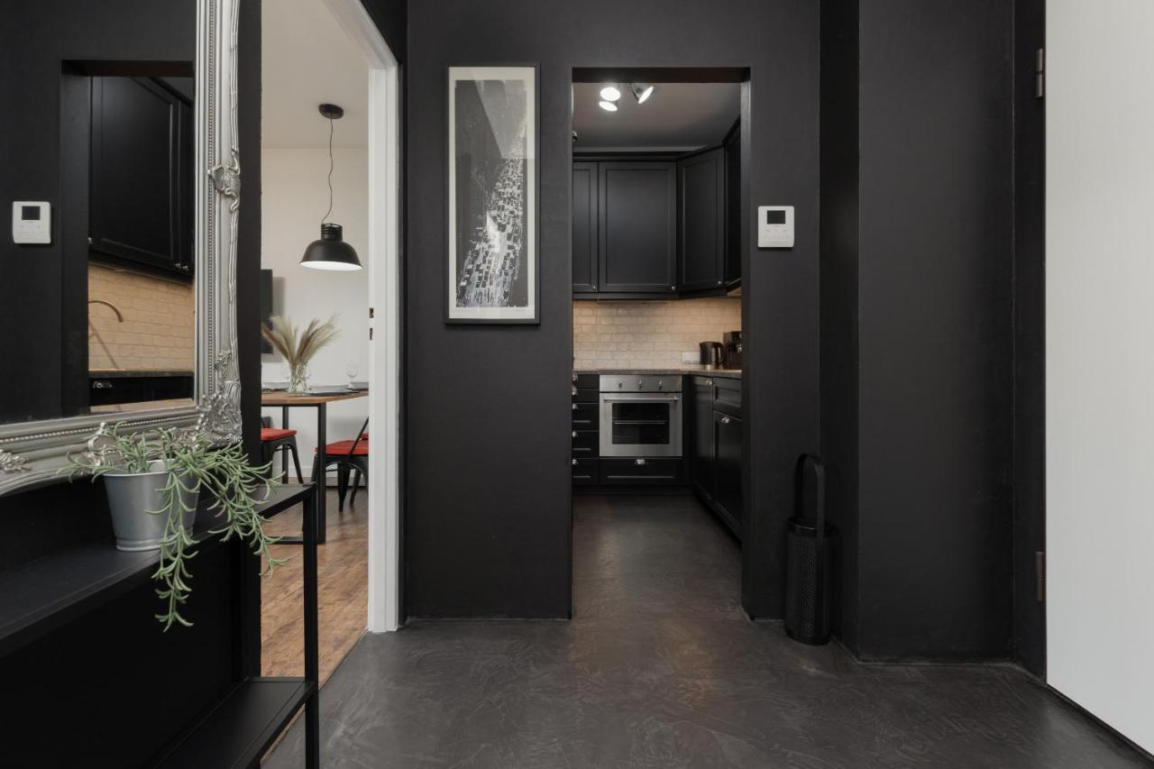 Stylish & Trendy 1 Bedroom Apartment Wola With Parking By Renters Varsovie Extérieur photo